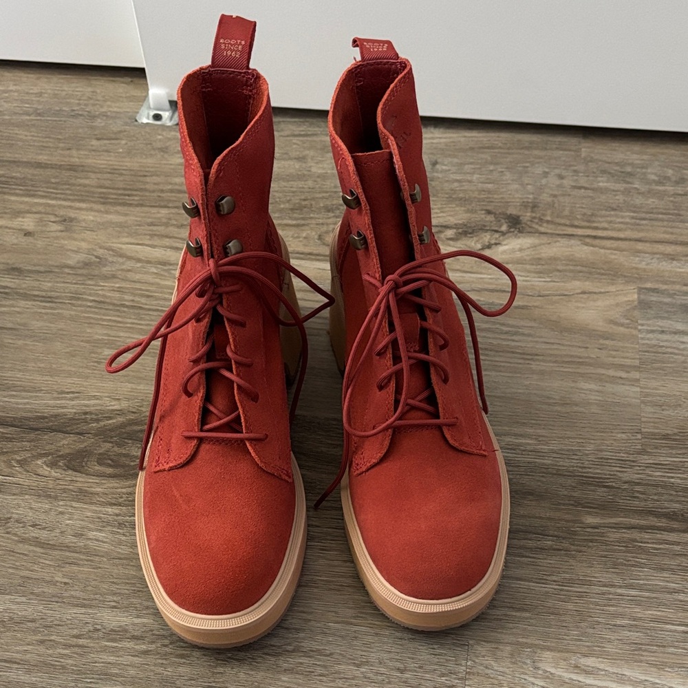 Sorel Women's Warp Red Tawny Buff Lace-Up Heeled Boots